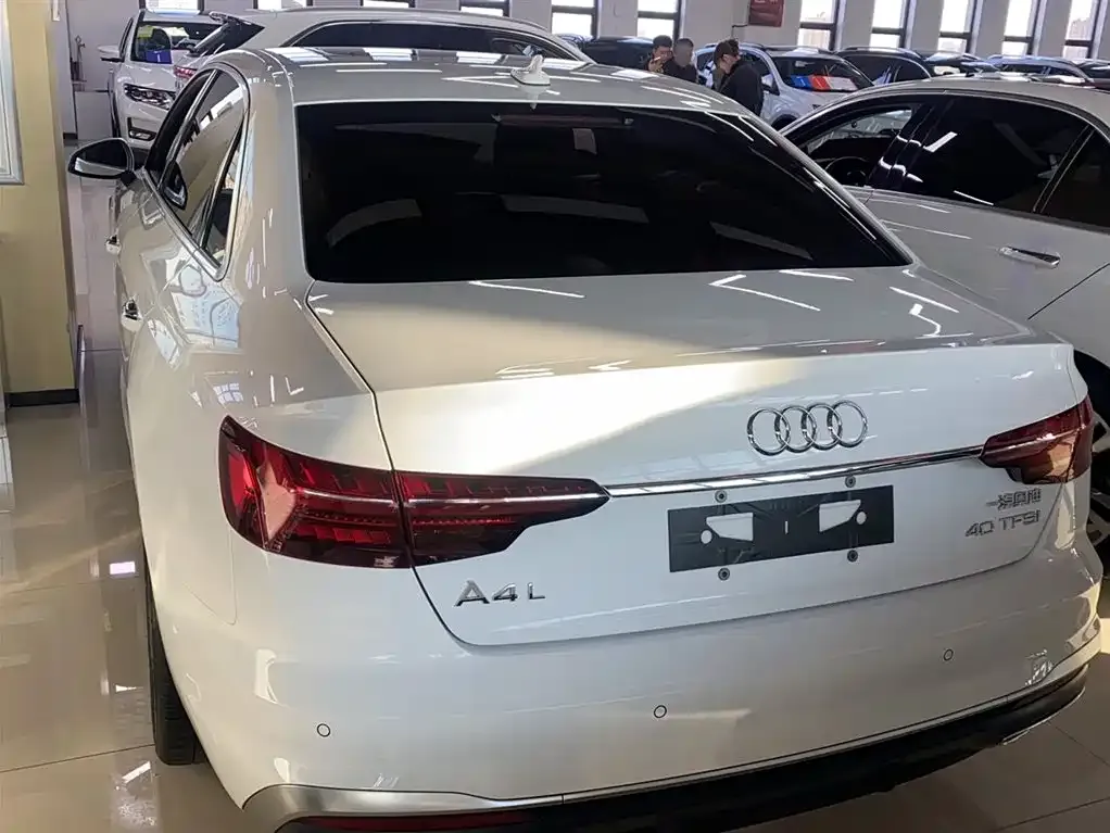 Audi A4L 2021 из CN, фото 9