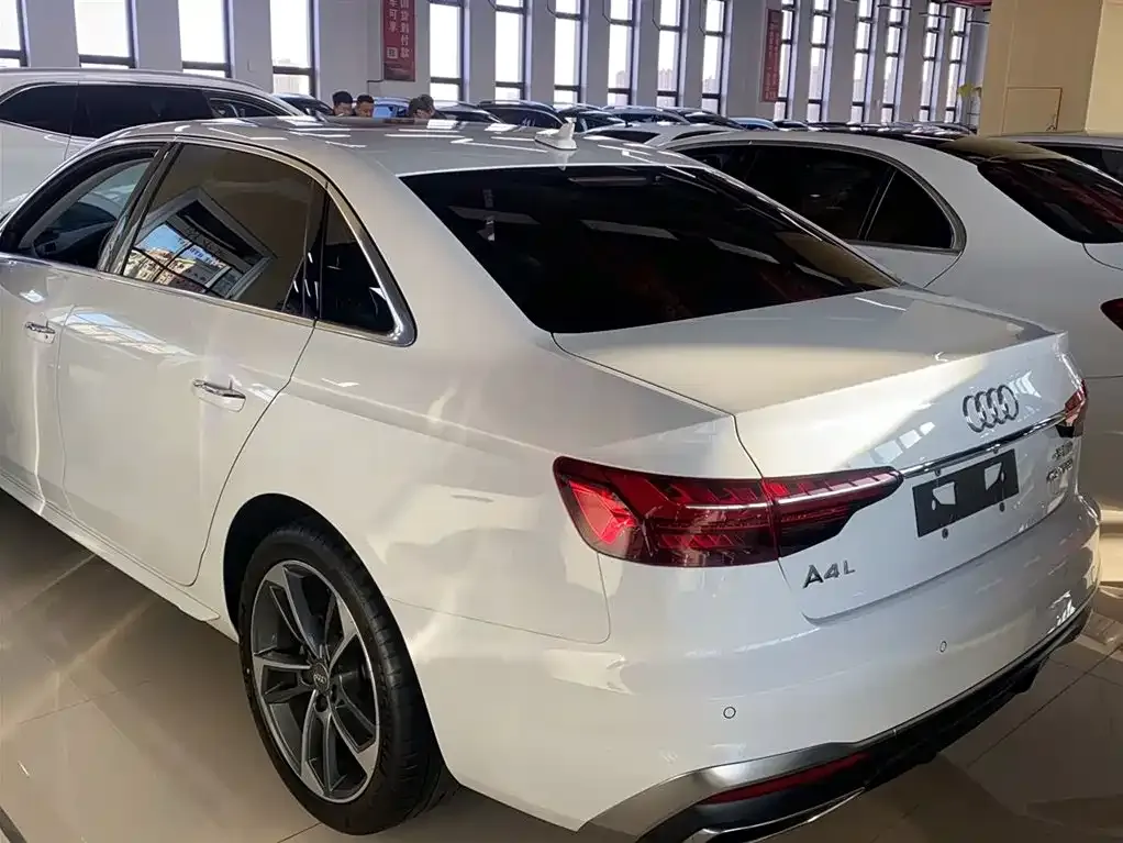 Audi A4L 2021 из CN, фото 5