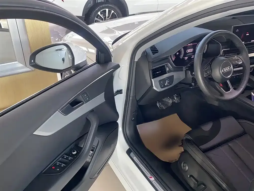 Audi A4L 2021 из CN, фото 3