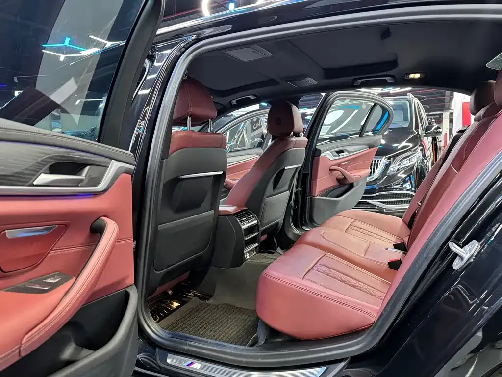 BMW 5 Series 2021 из CN, фото 10