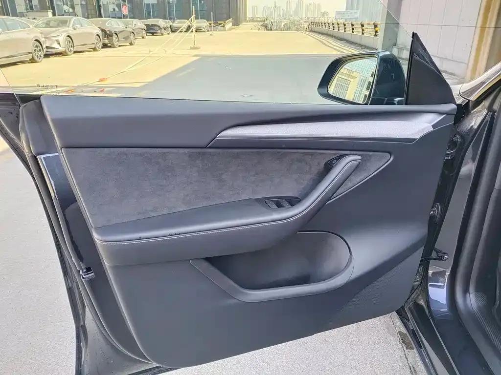 Tesla Model Y 2023 из CN, фото 10