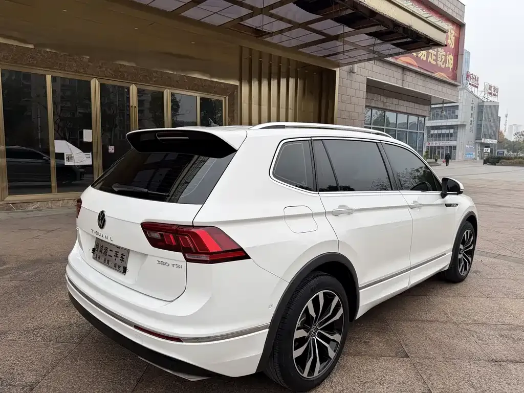 Volkswagen Tiguan L — фото 10