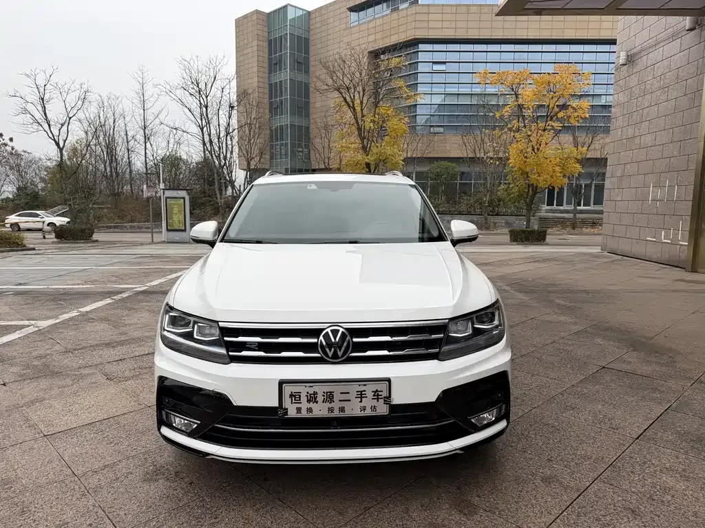 Volkswagen Tiguan L — фото 2