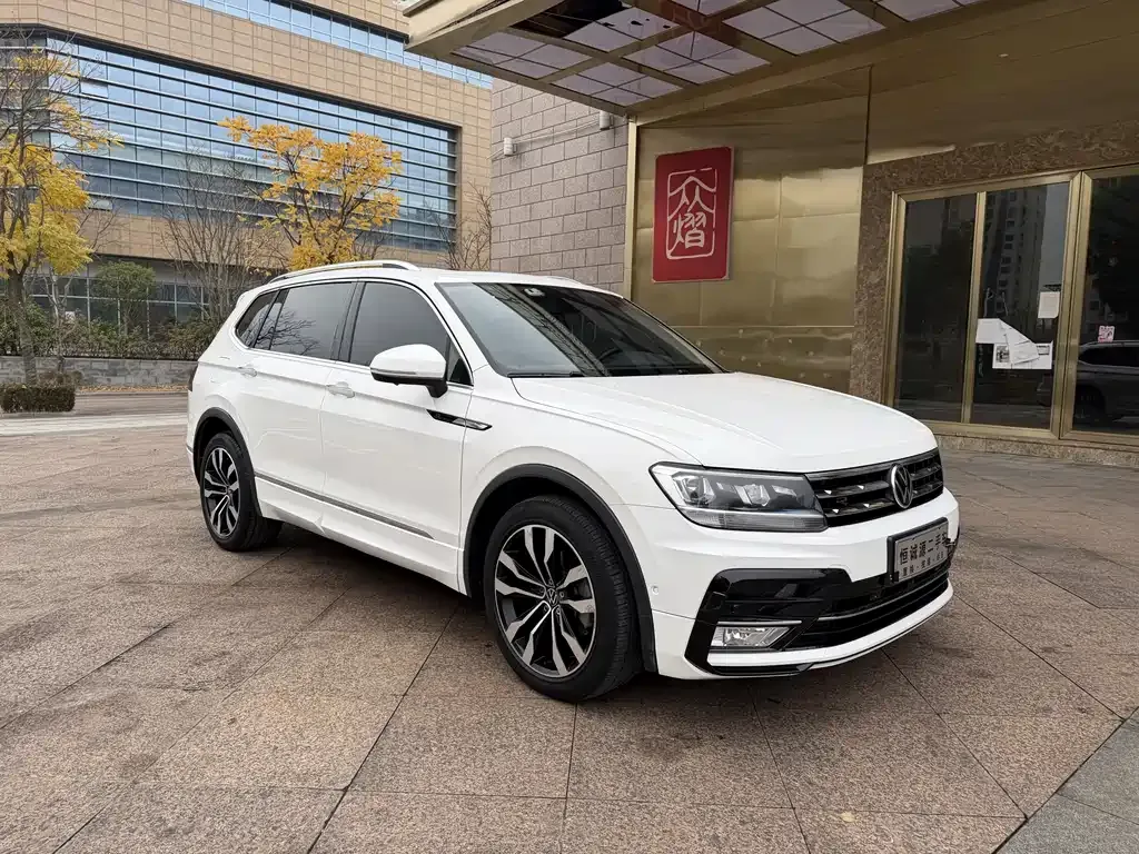Volkswagen Tiguan L — фото 3