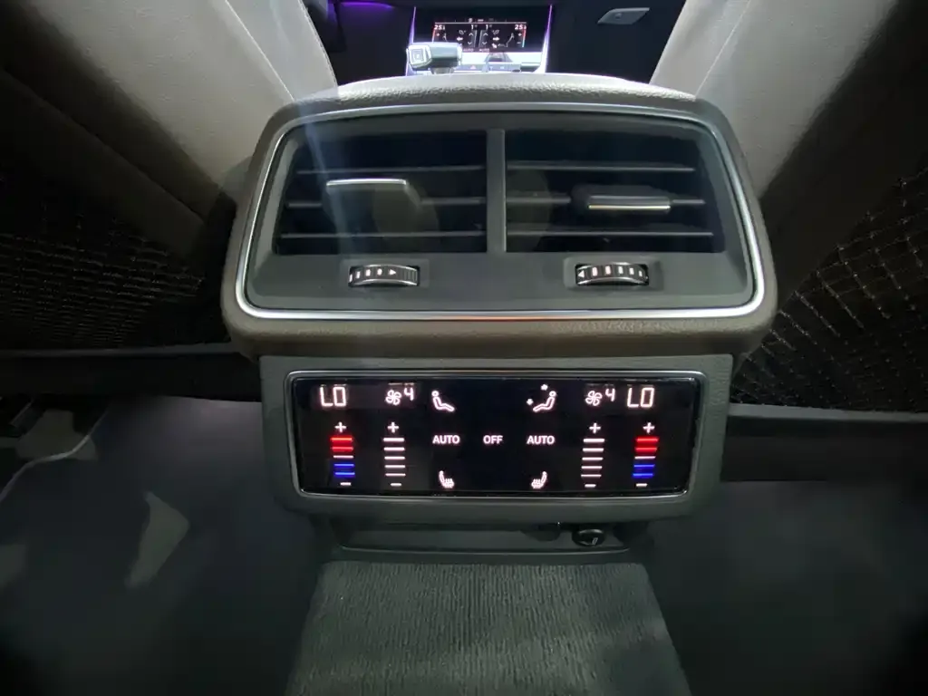 Audi A7L 2023 из CN, фото 3