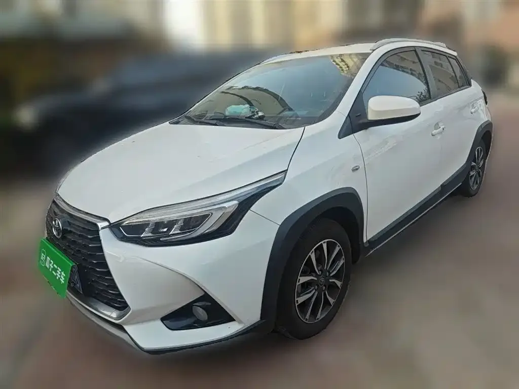Toyota Yaris L — фото 2