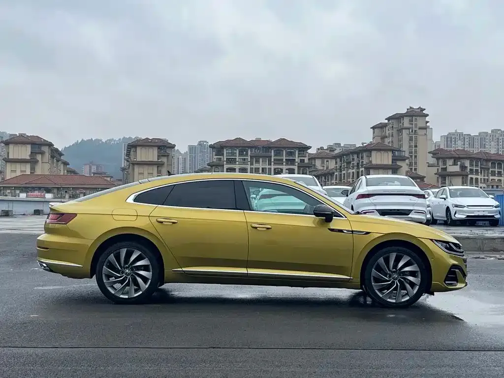 Volkswagen CC 2023 из CN, фото 2