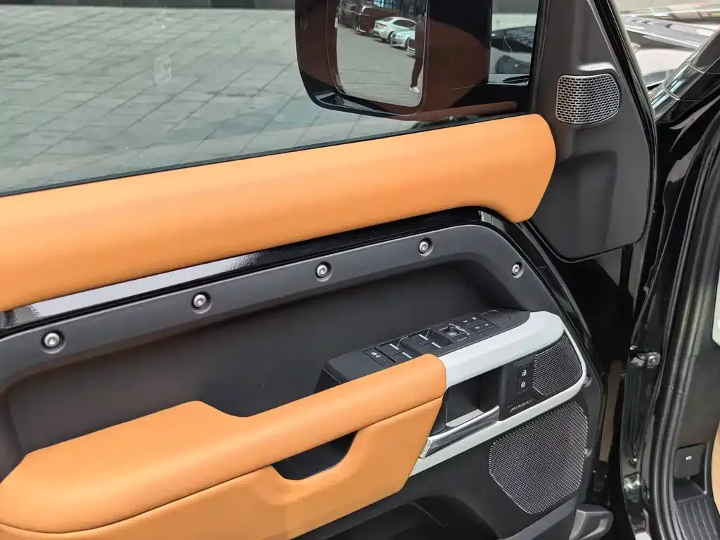 Land Rover Defender 2023 из CN, фото 2