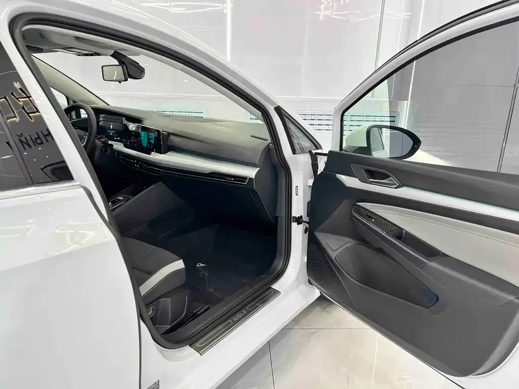 Volkswagen Golf 2021 из CN, фото 8