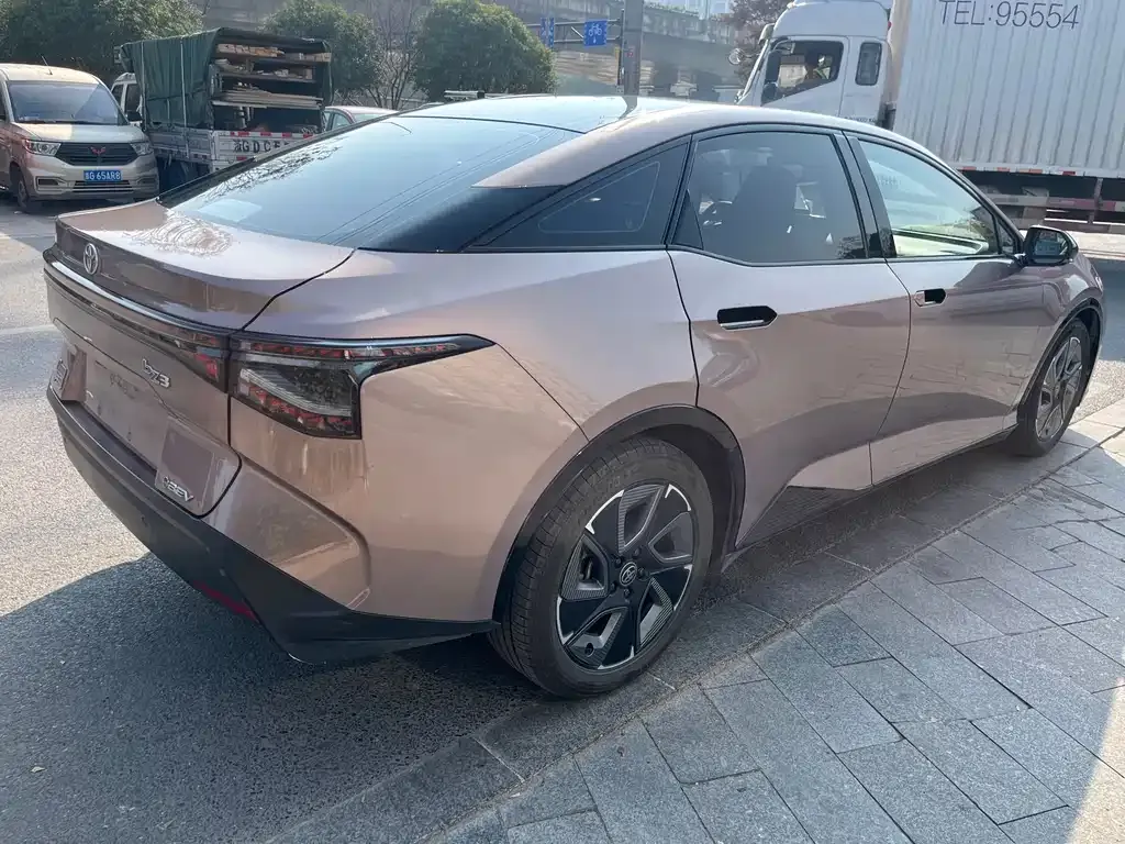 Toyota bZ3 2023 из CN, фото 8