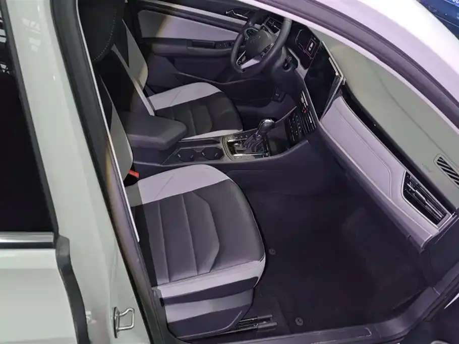 Volkswagen Bora 2023 из CN, фото 7