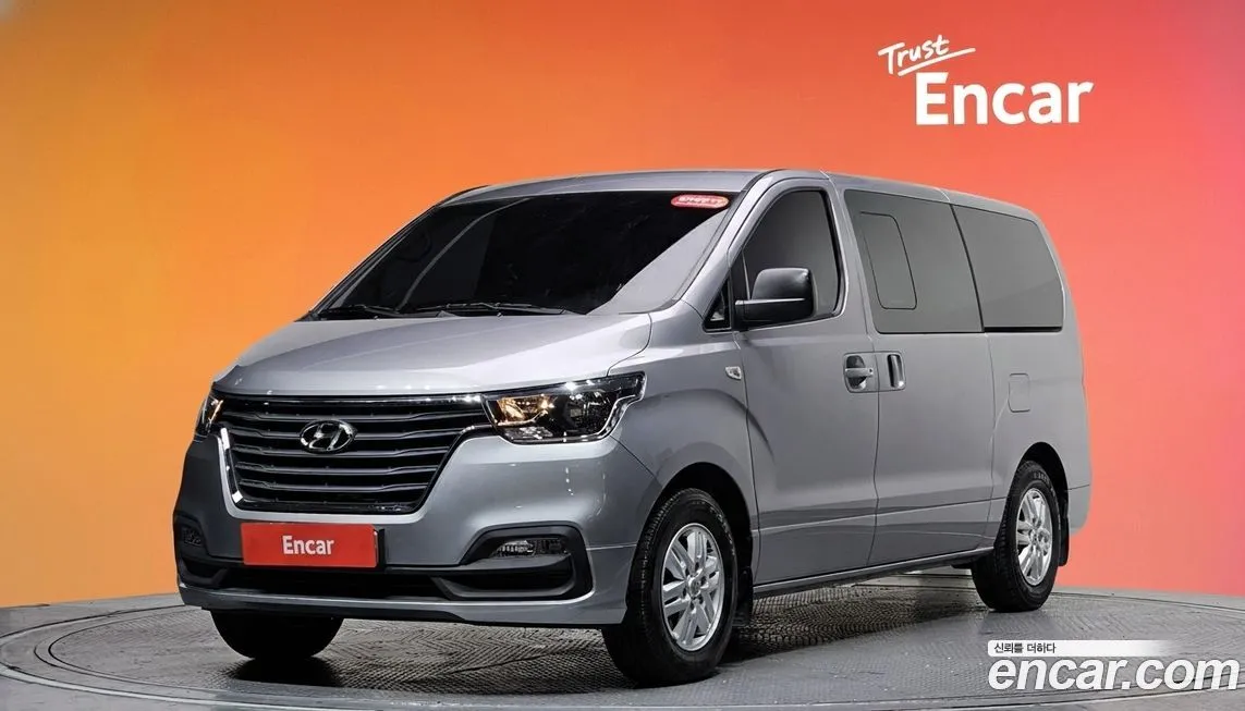 Hyundai Starex — фото 1