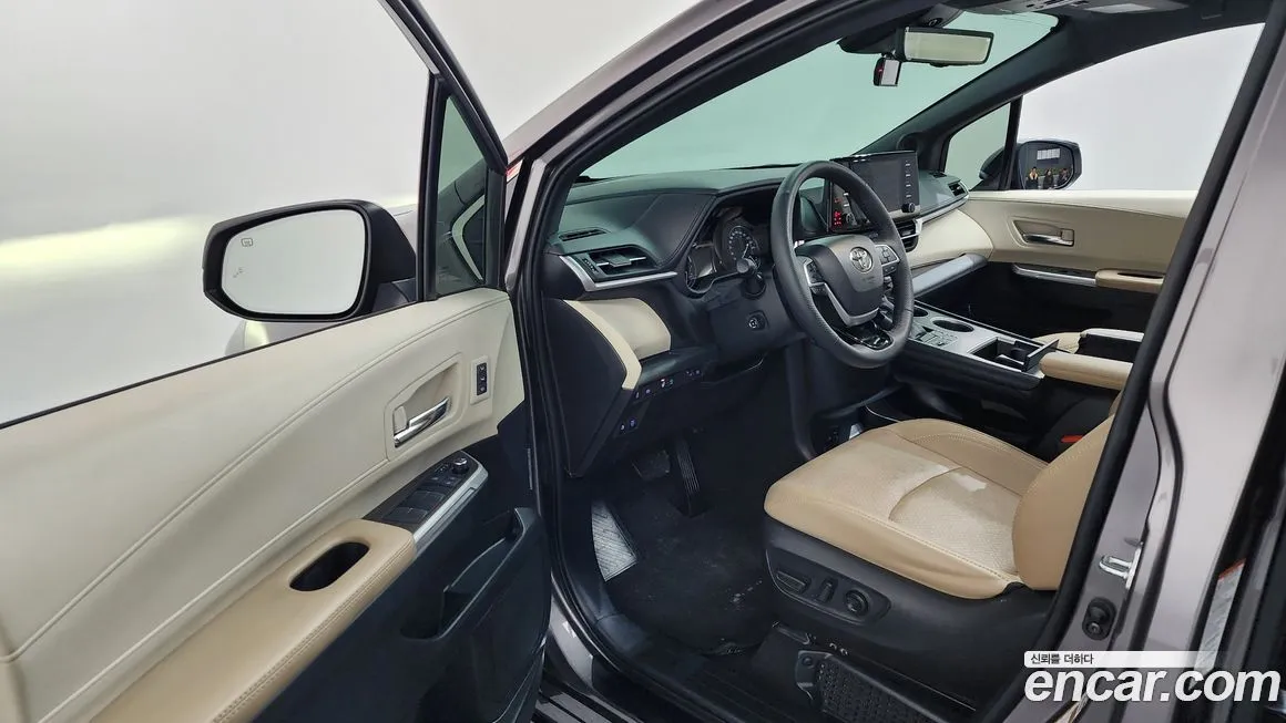 Toyota Sienna — фото 10