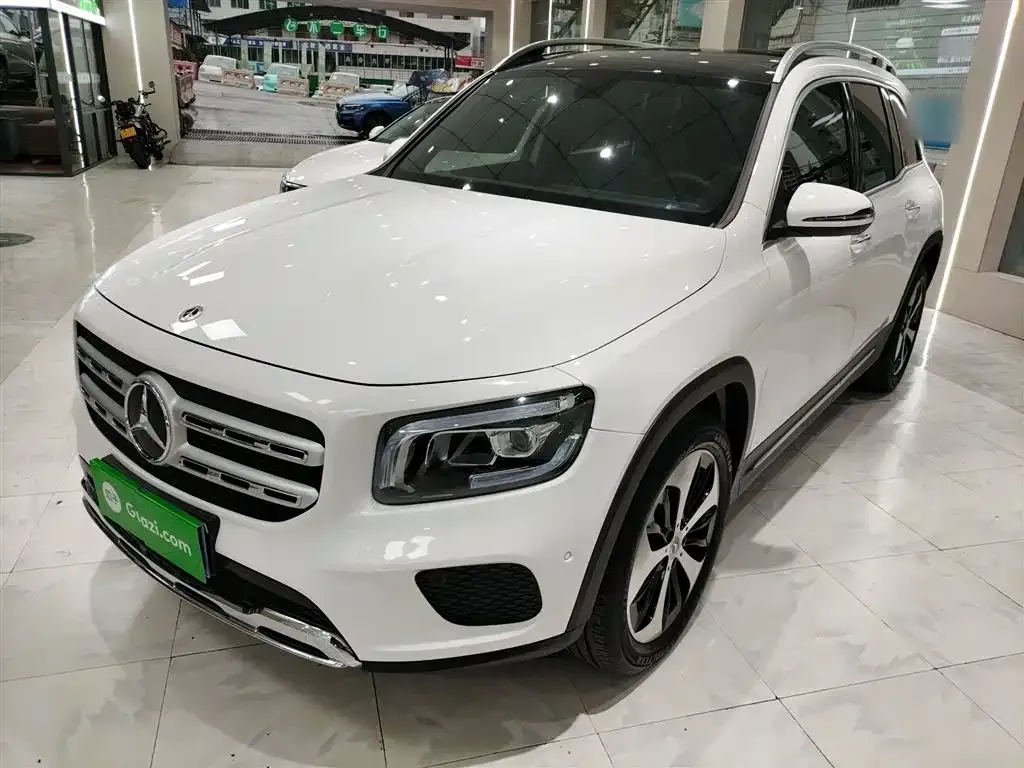 Mercedes-Benz GLB — фото 1
