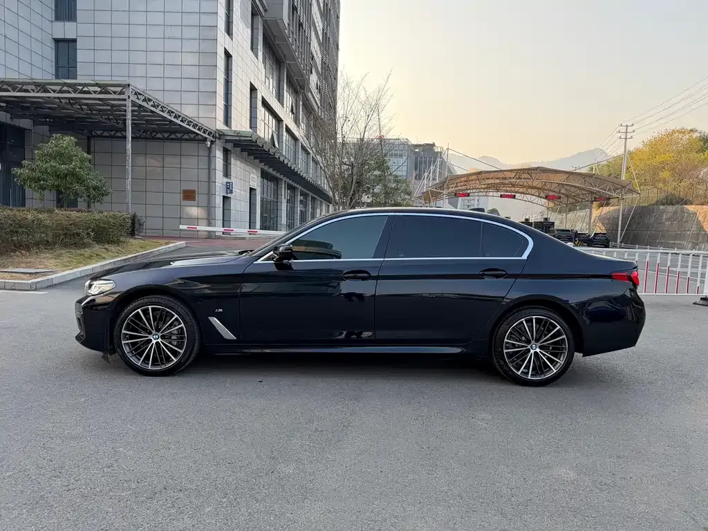BMW 5 Series — фото 4