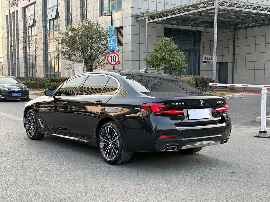 BMW 5 Series — фото 10