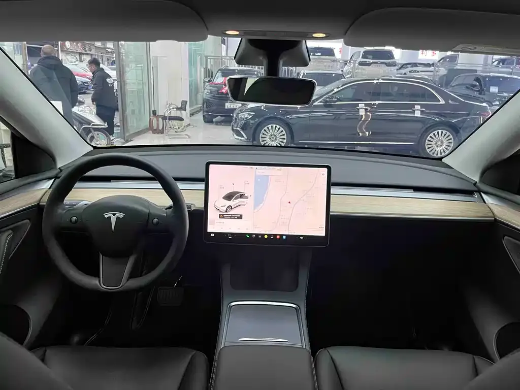 Tesla Model Y — фото 3