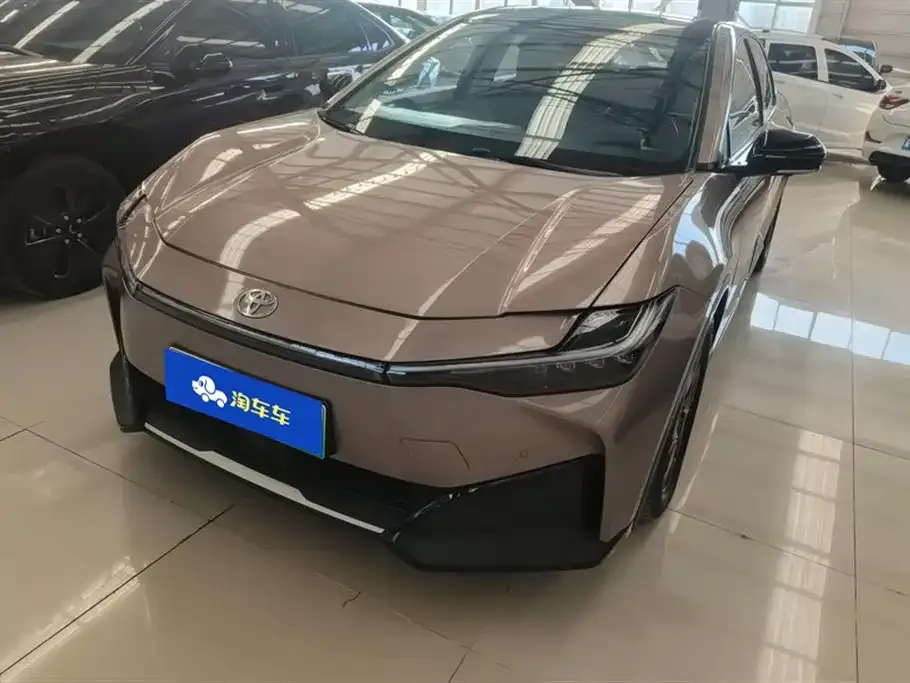 Toyota bZ3 2023 из CN, фото 1