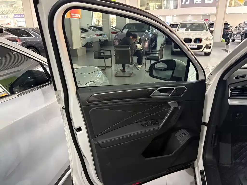 Volkswagen Tiguan L 2022 из CN, фото 10