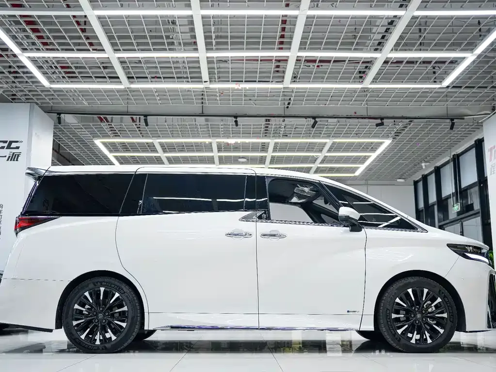 Toyota Vellfire 2024 из CN, фото 7