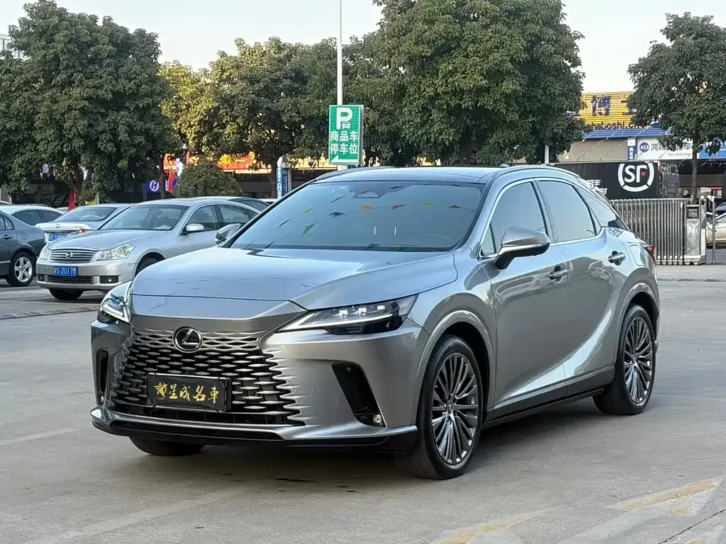 Lexus RX — фото 1