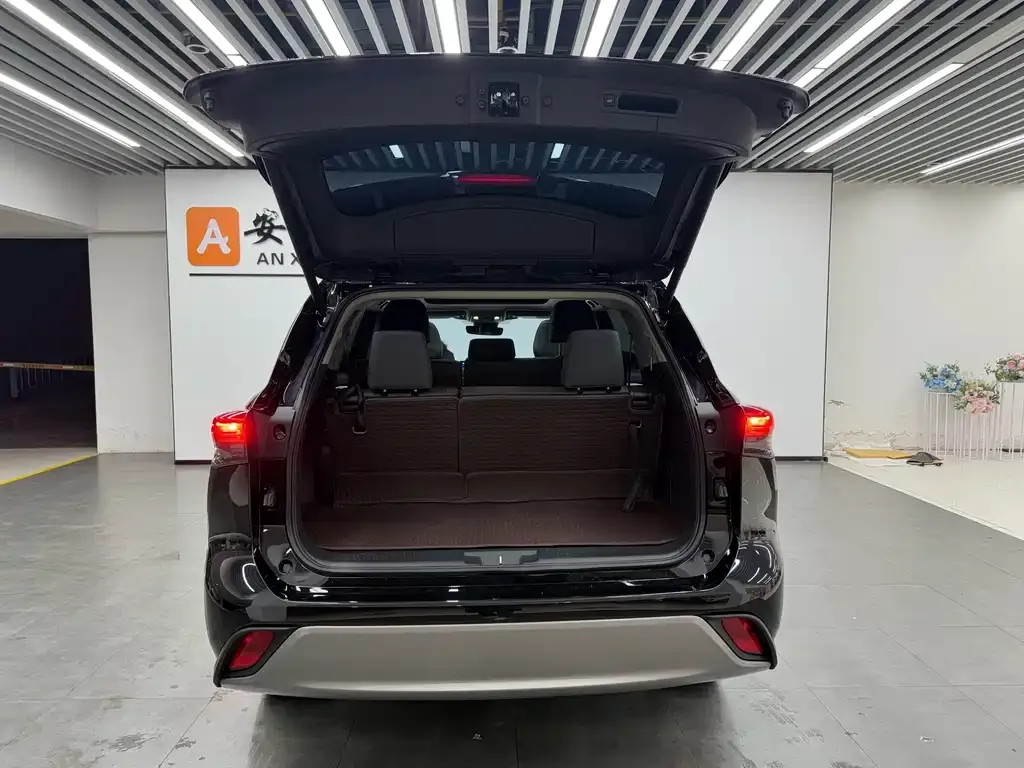 Toyota Highlander — фото 5