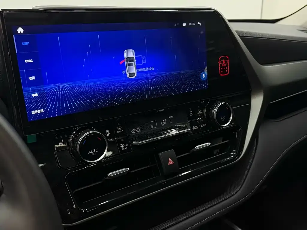 Toyota Highlander — фото 10