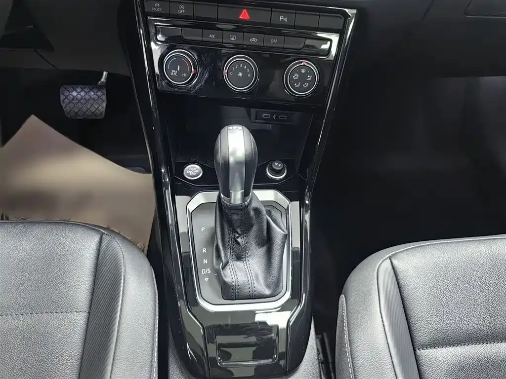 Volkswagen T-Roc 2023 из CN, фото 10