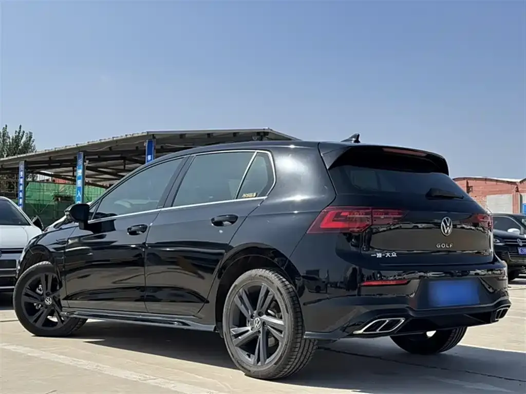 Volkswagen Golf 2023 из CN, фото 10