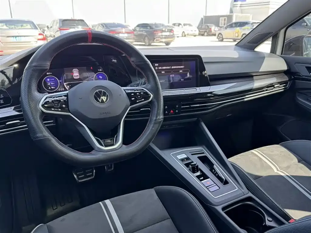 Volkswagen Golf 2023 из CN, фото 3