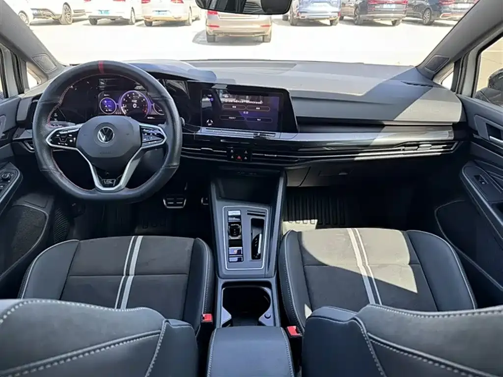 Volkswagen Golf 2023 из CN, фото 5
