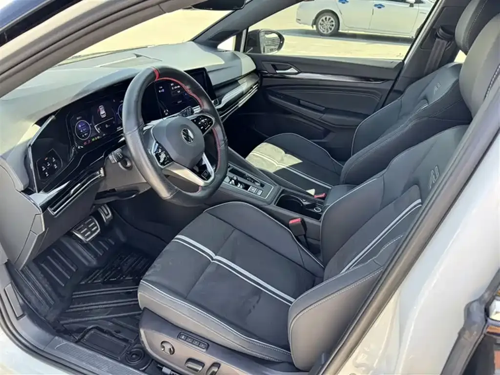 Volkswagen Golf 2023 из CN, фото 9