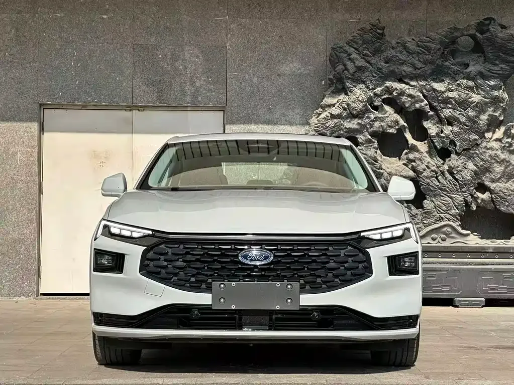Ford Mondeo 2023 из CN, фото 2