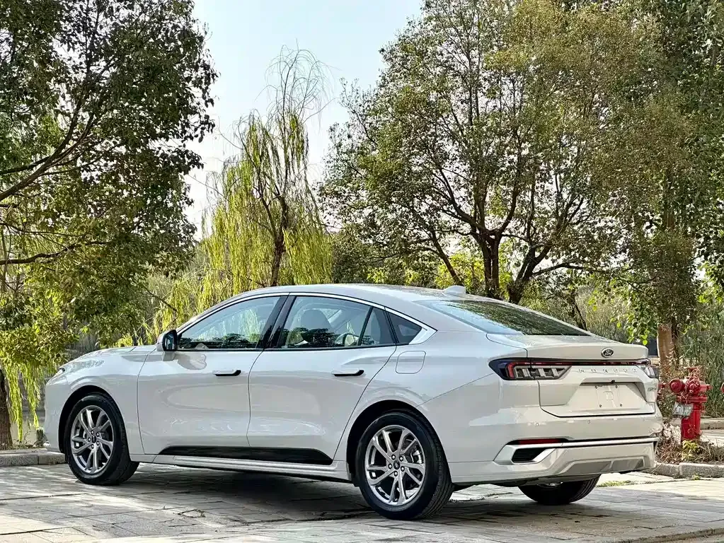 Ford Mondeo 2023 из CN, фото 4
