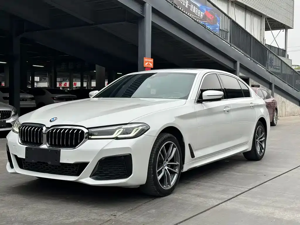 BMW 5 Series — фото 1