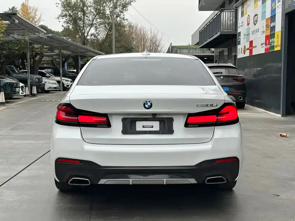 BMW 5 Series — фото 5