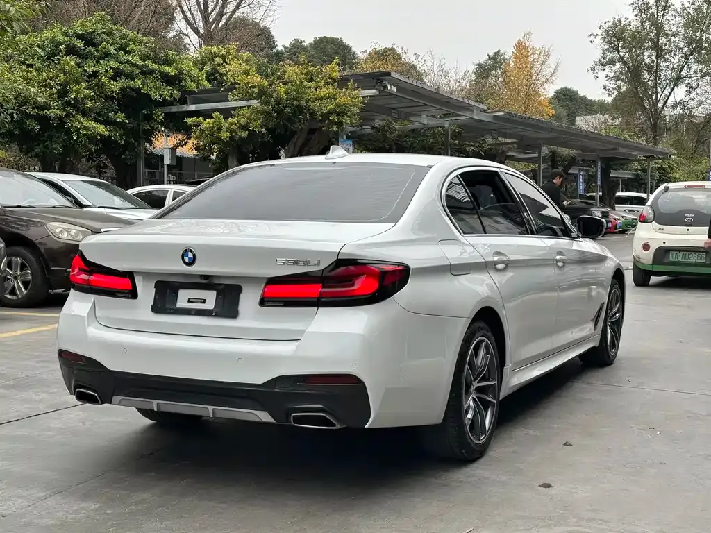 BMW 5 Series — фото 9