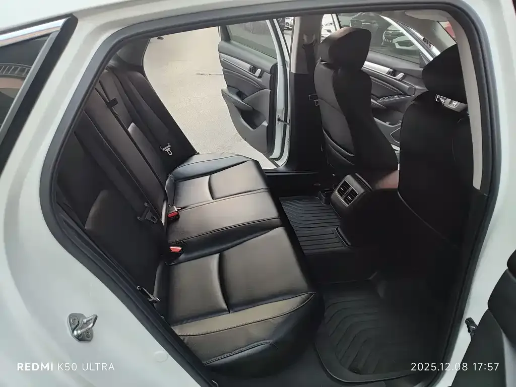 Honda Accord — фото 10