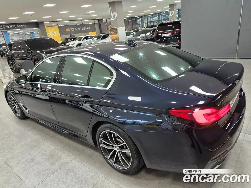 BMW 5-Series — фото 10