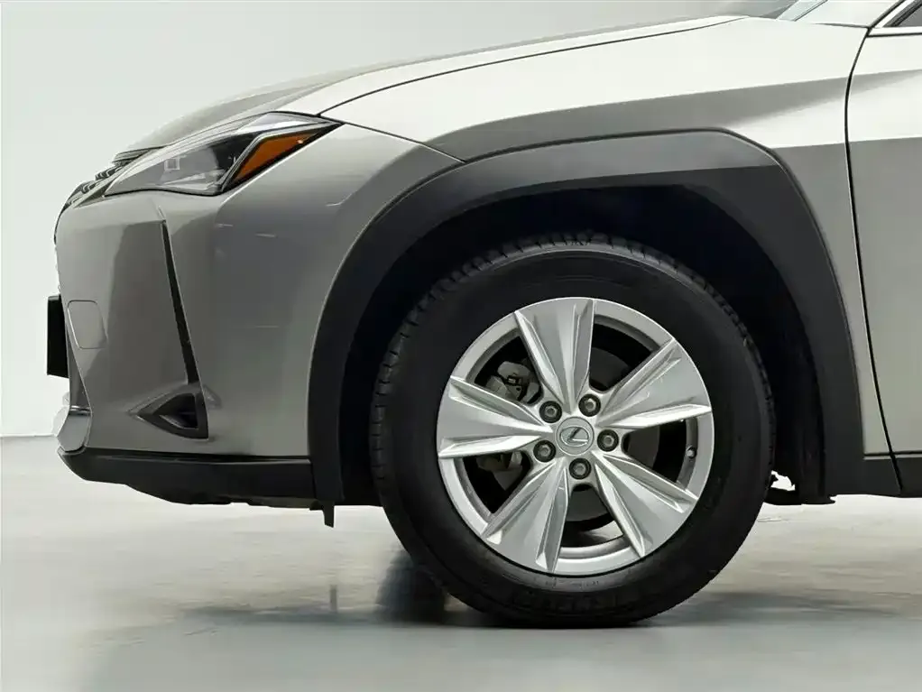 Lexus UX — фото 9