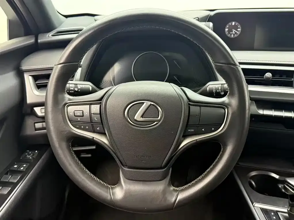 Lexus UX — фото 3