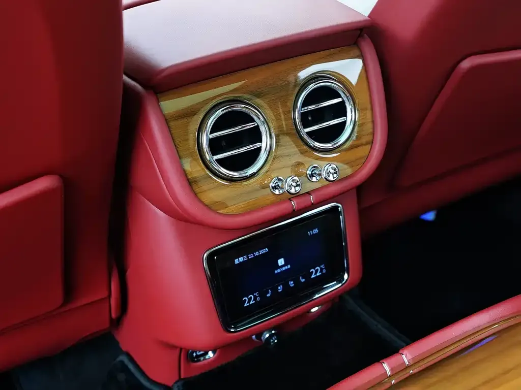 Bentley Bentayga 2022 из CN, фото 6