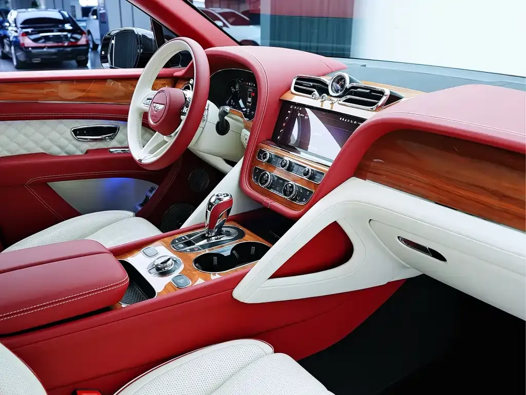 Bentley Bentayga 2022 из CN, фото 9