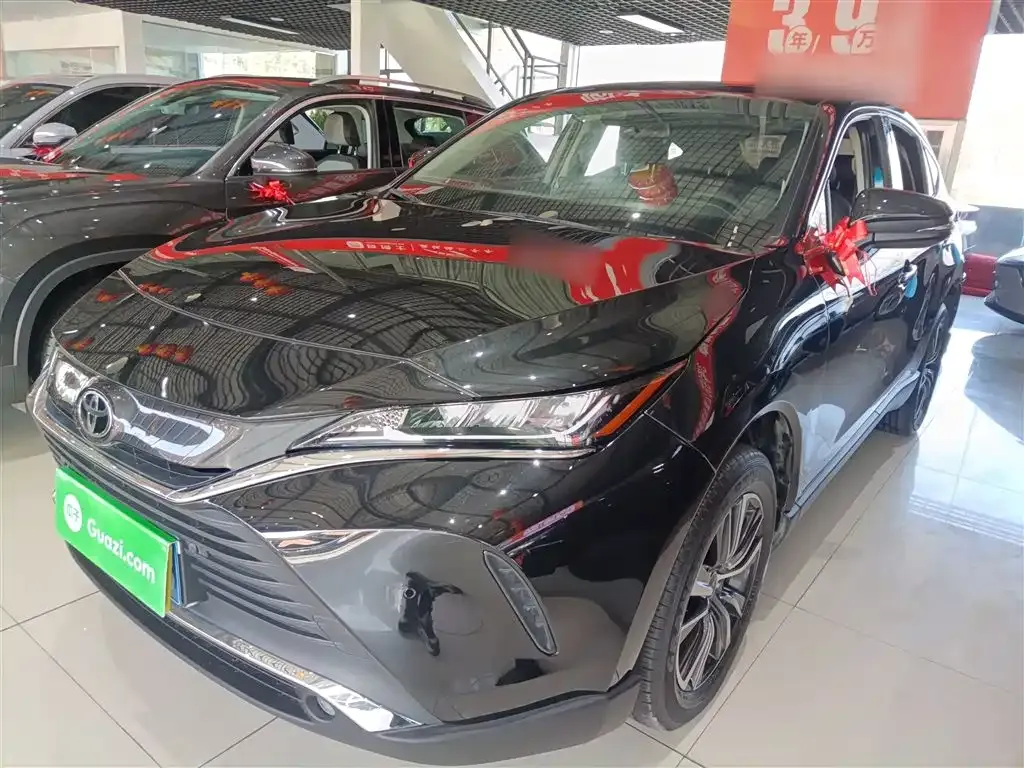 Toyota Harrier — фото 1