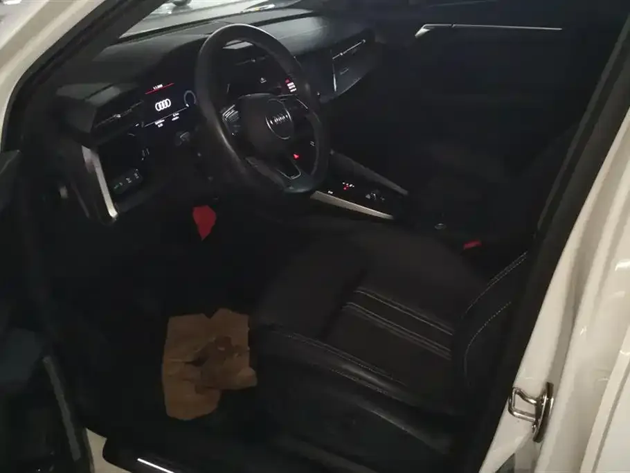 Audi A3 2023 из CN, фото 3