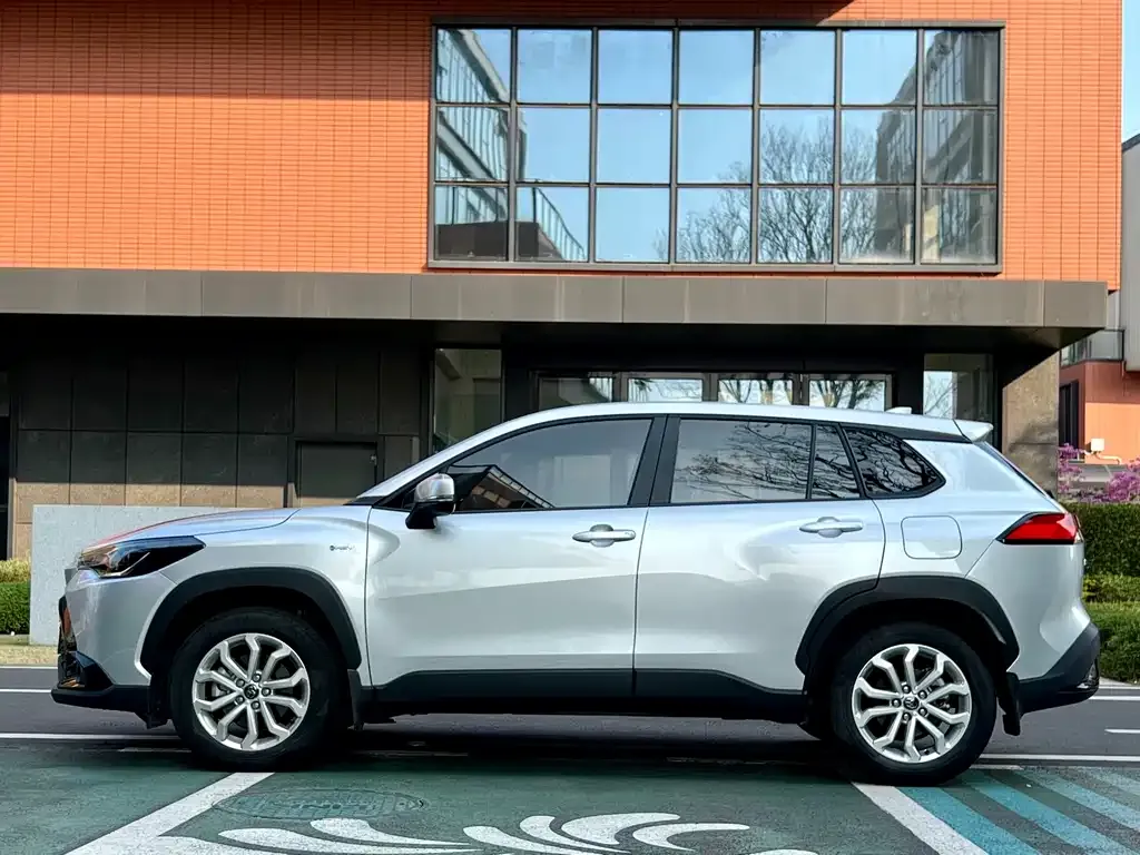 Toyota Frontlander 2024 из CN, фото 8