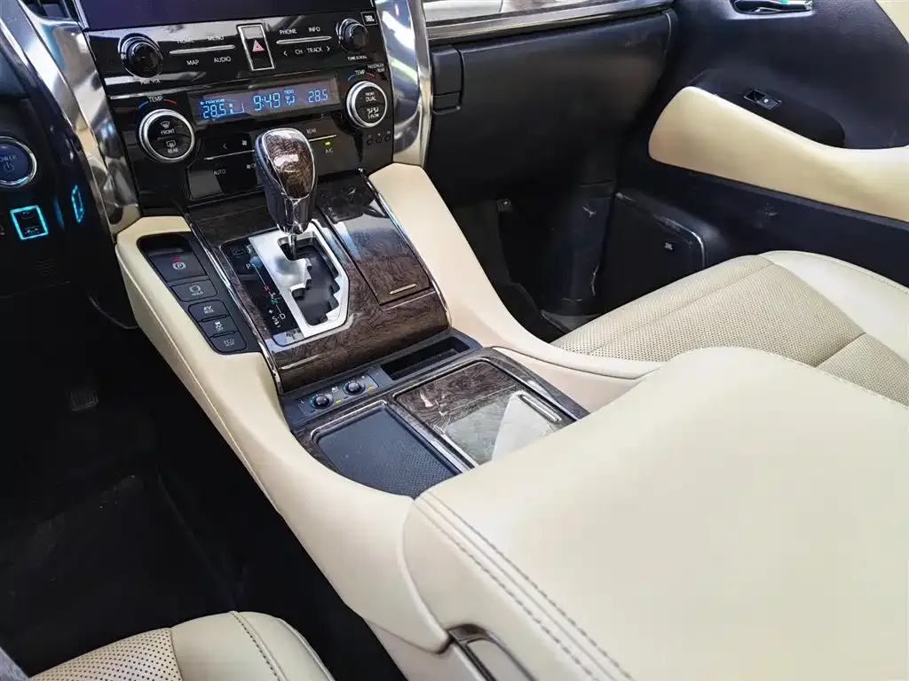 Toyota Vellfire 2021 из CN, фото 8