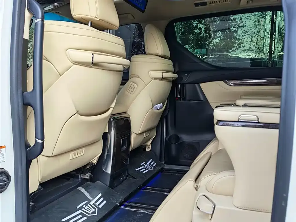 Toyota Vellfire 2021 из CN, фото 2