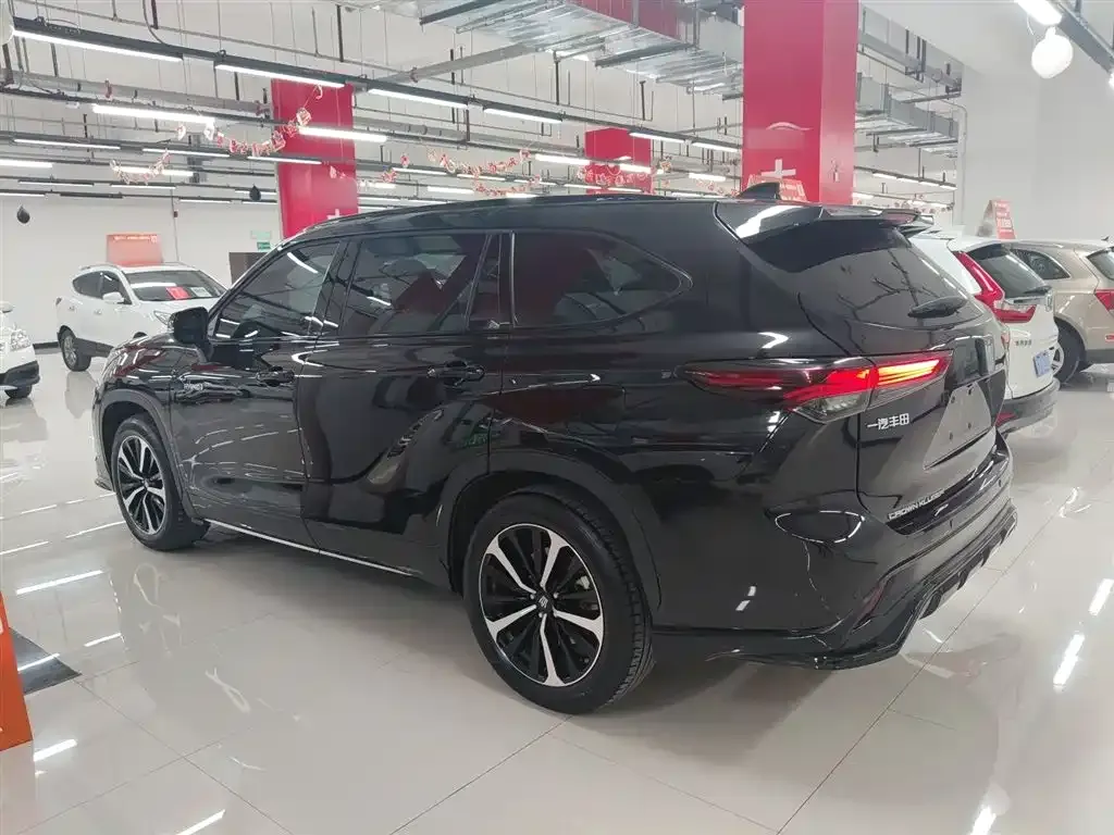 Toyota Crown Kluger 2023 из CN, фото 8