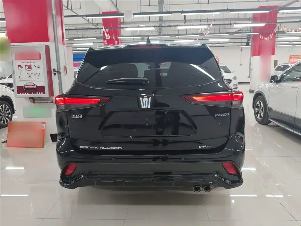 Toyota Crown Kluger 2023 из CN, фото 9
